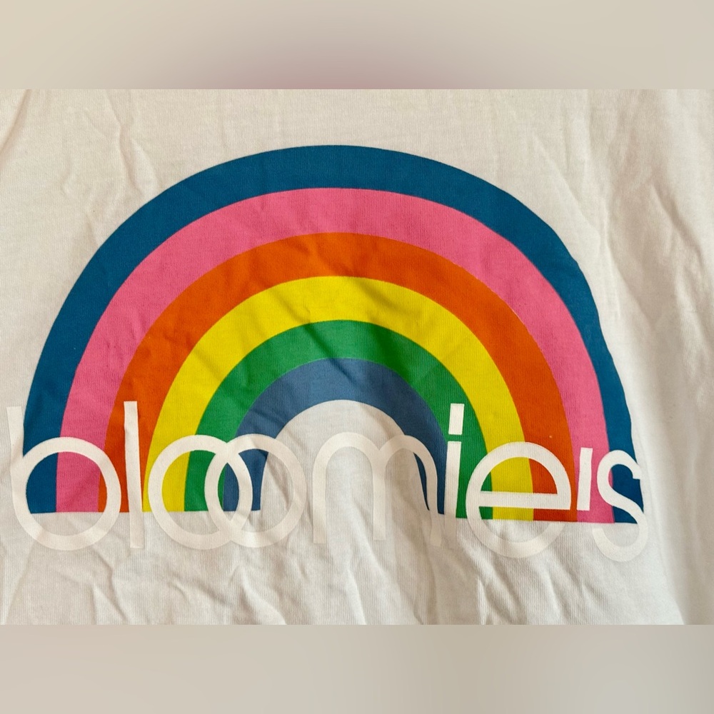 NWT Bloomingdale’s rainbow cropped tshirt XL oversized white tee - Picture 2 of 4